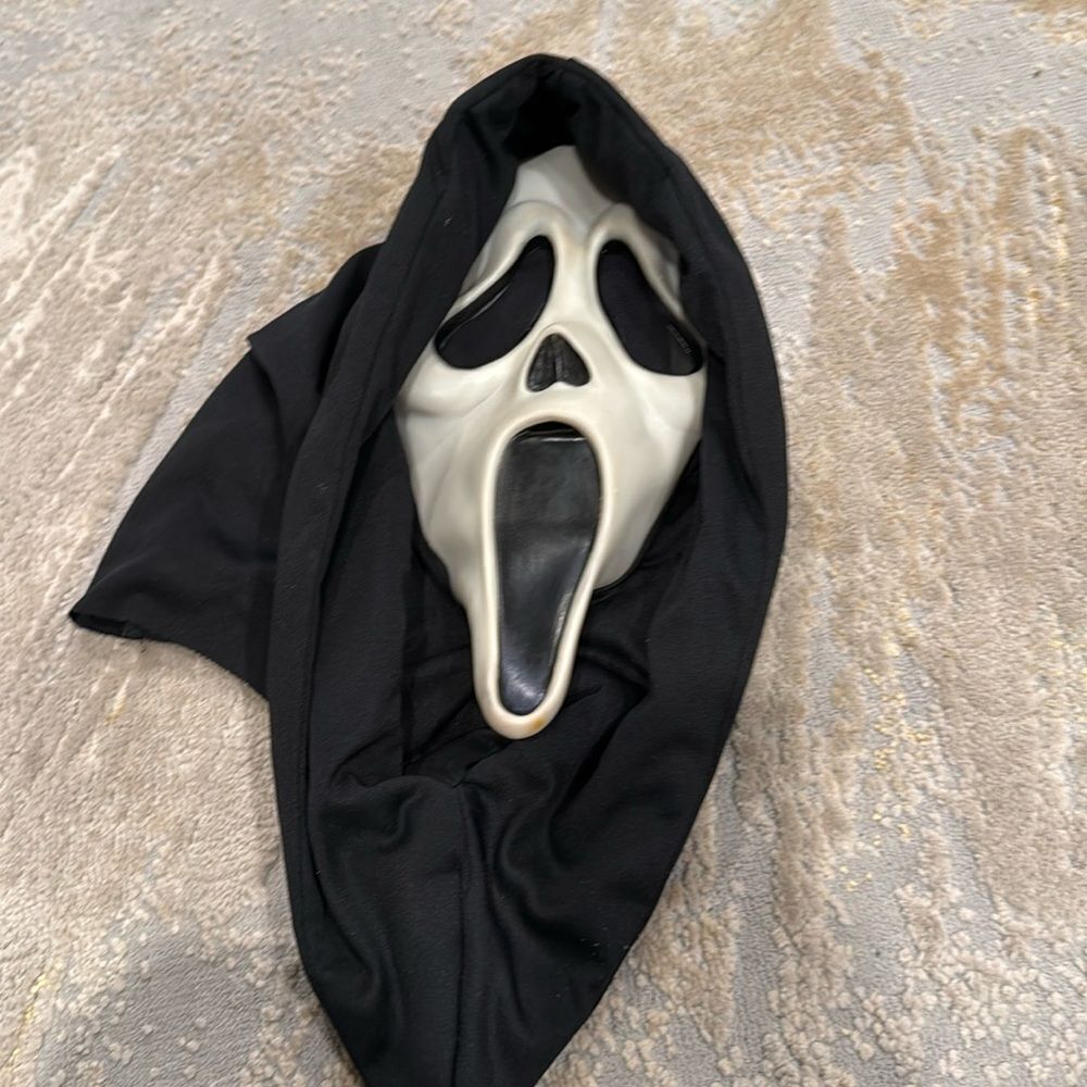 Ghostface EU Easter Unlimited Instant Quick Disguise Mask W/ Shroud Halloween